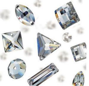 Strass, perle e carta adesiva